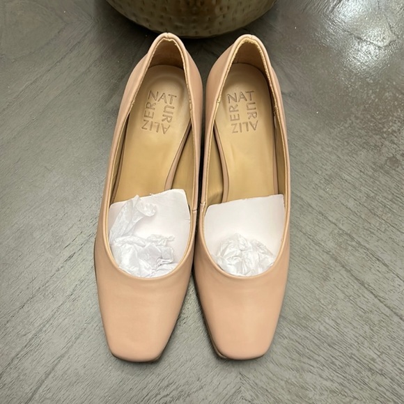 Naturalizer Warner Square Toe Pump - Picture 2 of 4